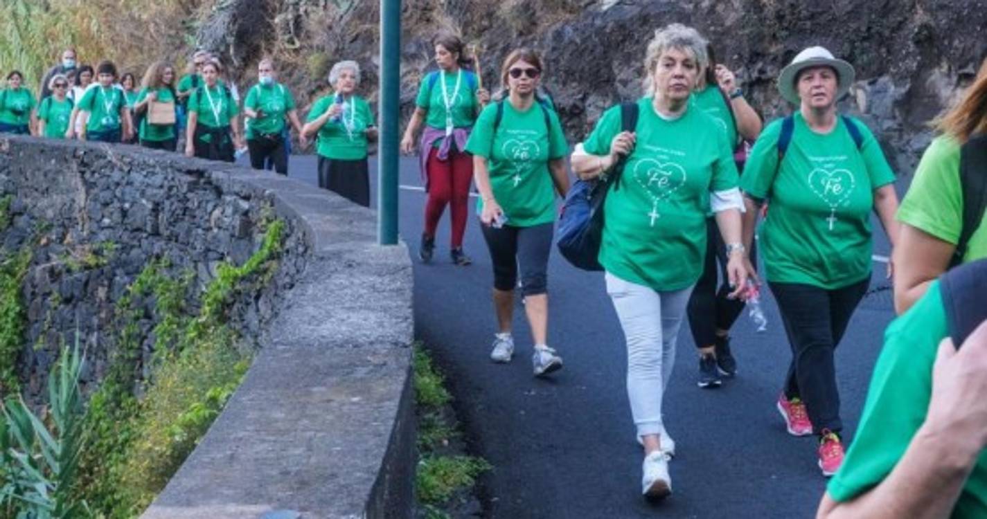 Peregrinos a caminho de Machico (com fotos)