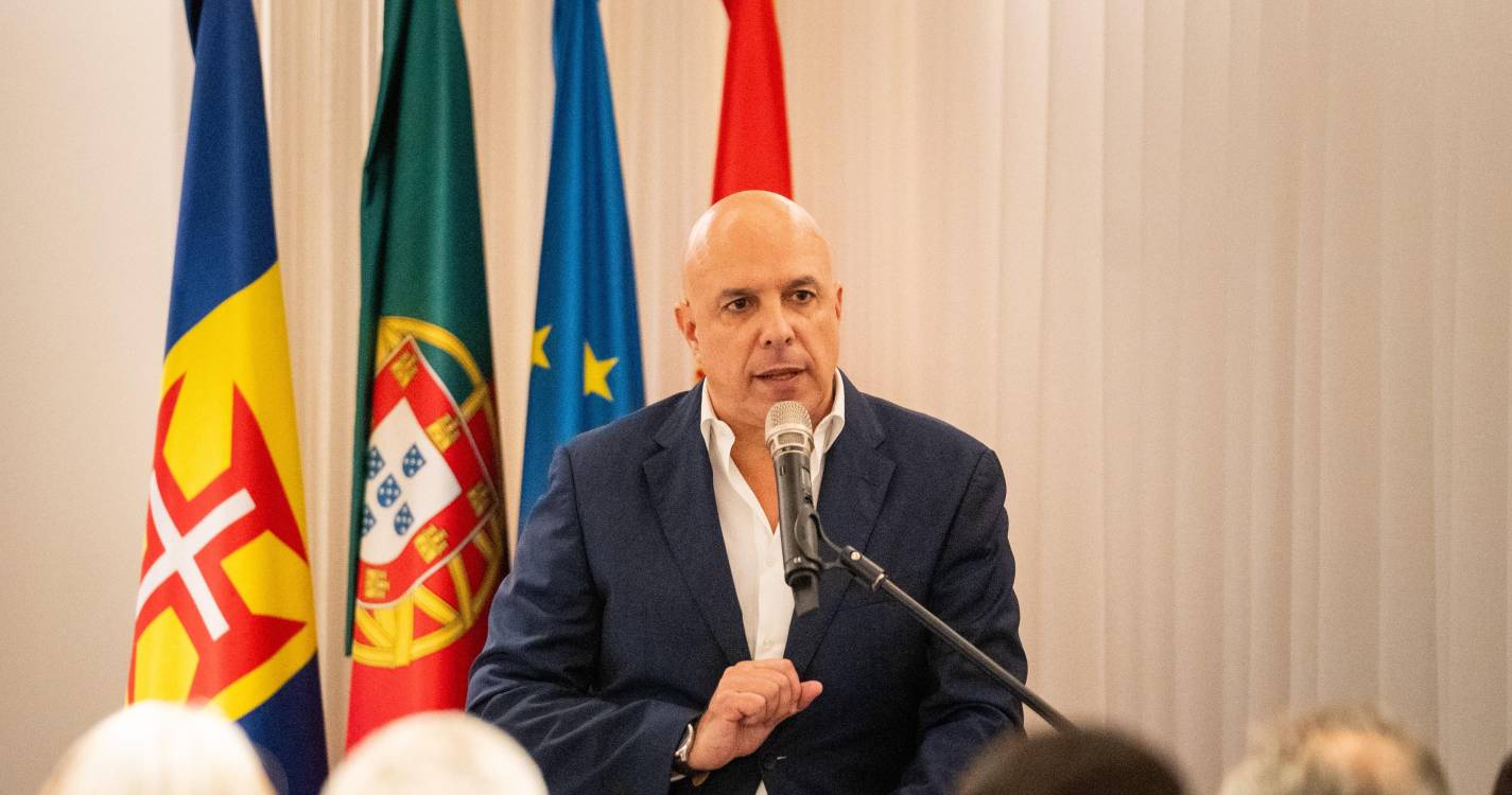 PS reitera compromisso de baixar o IVA e o IRS e critica “hipocrisia” do CDS