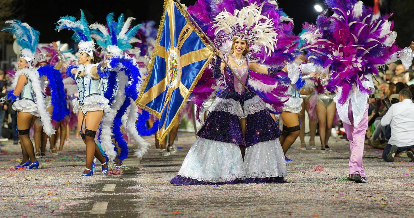 Veja como foi o Carnaval na Avenida cheia de cor e brilho