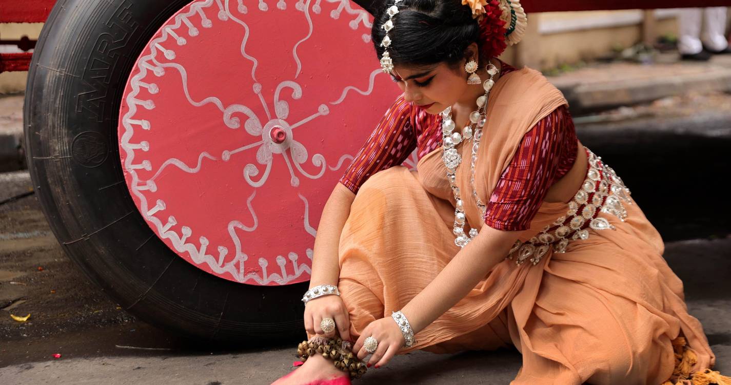 Debandada numa festa religiosa no leste da Índia faz três mortos e 12 feridos