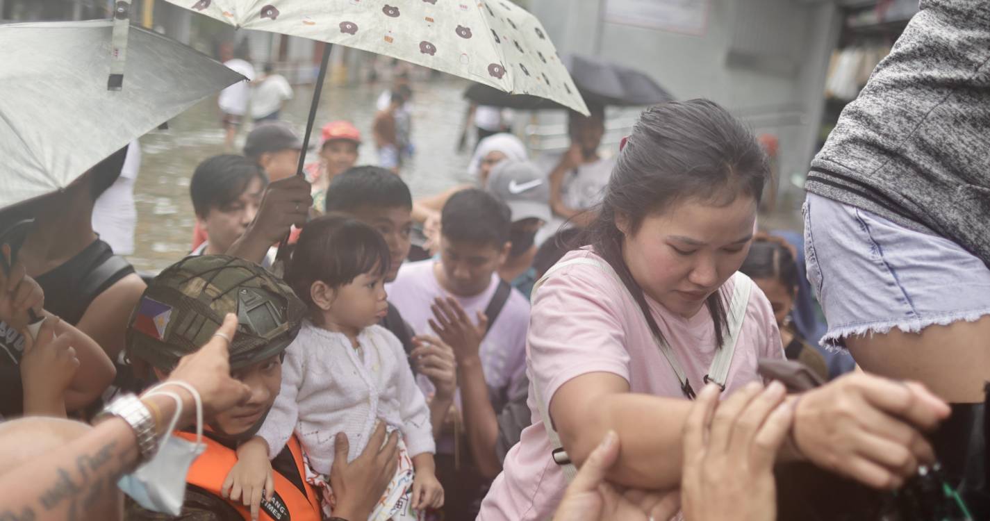 Mais de 280.000 pessoas retiradas em Xangai devido à passagem do tufão Co-may