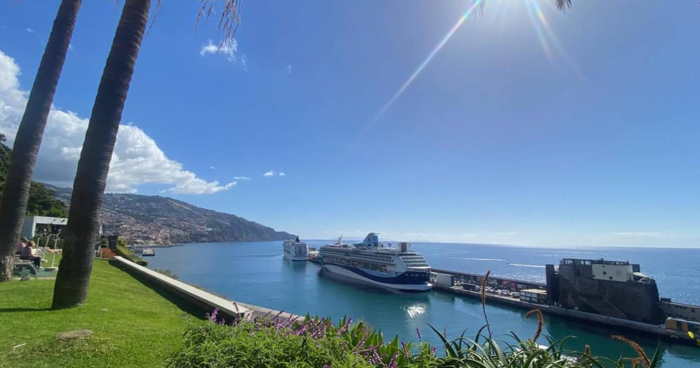 Porto do Funchal com dois navios que trazem mais de 5.300 pessoas