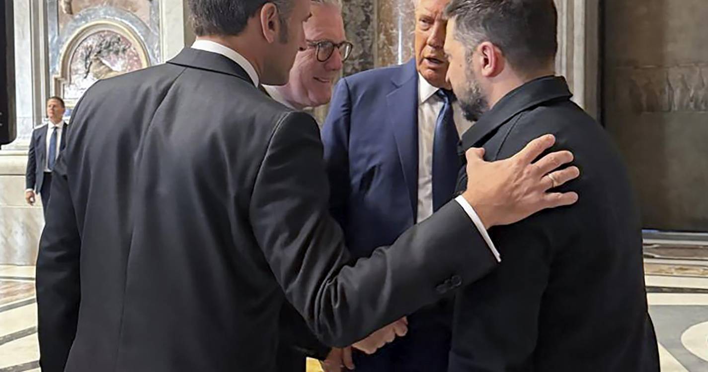 Ucrânia: Equipas de Trump e Zelensky tentam organizar novo encontro em Roma