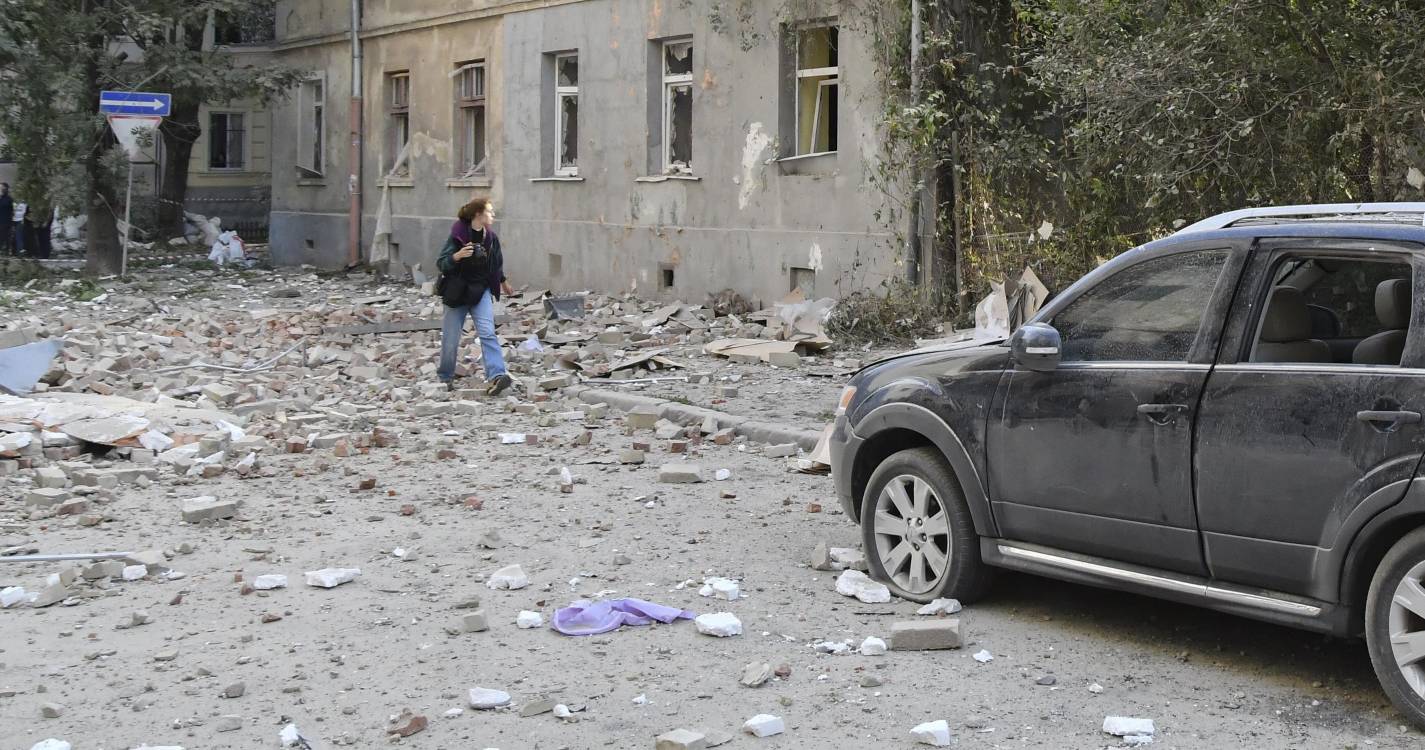 Ucrânia: Zelensky denunciou que a Rússia está a concentrar tropas em Zaporijia