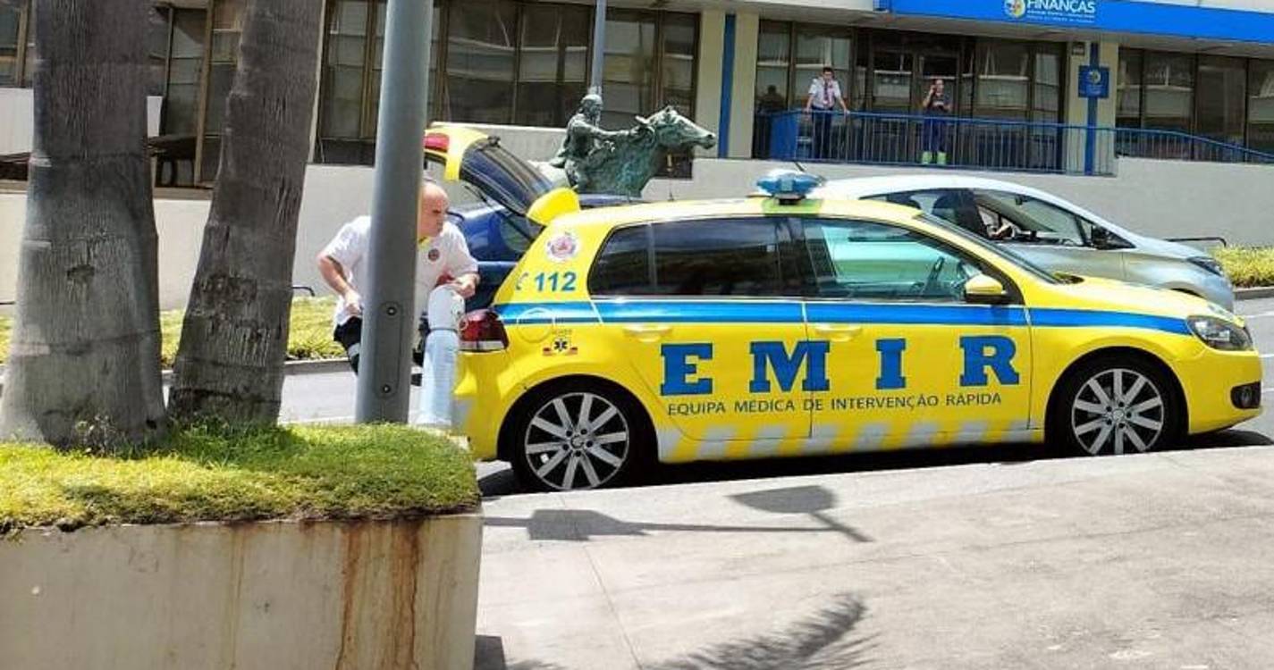 Homem ferido com gravidade após queda de um telhado