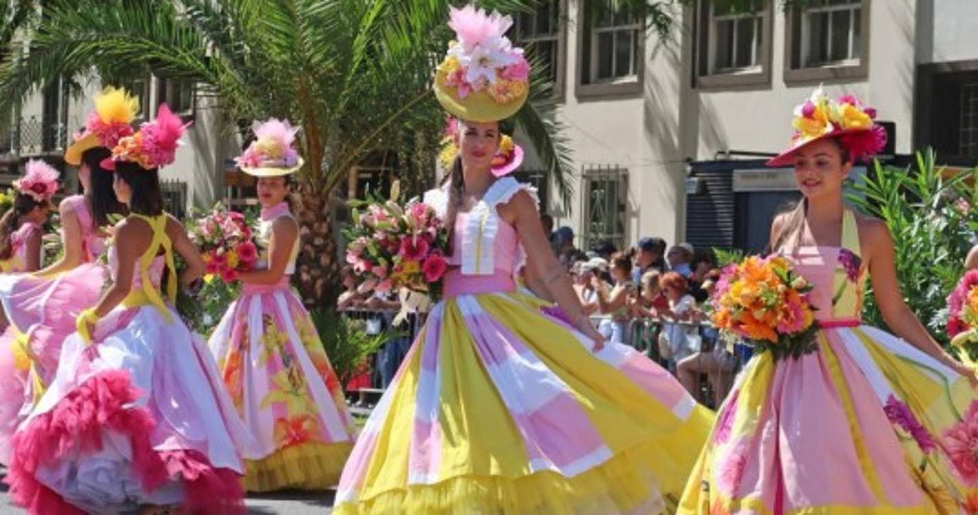 Imagens mostram animação e clássicos que lotaram a Avenida do Mar