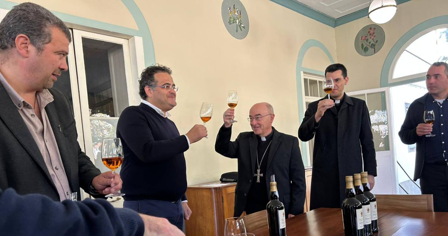 Diocese do Funchal certifica vinho de missa defendendo a opção como “cartão de visita” da Região