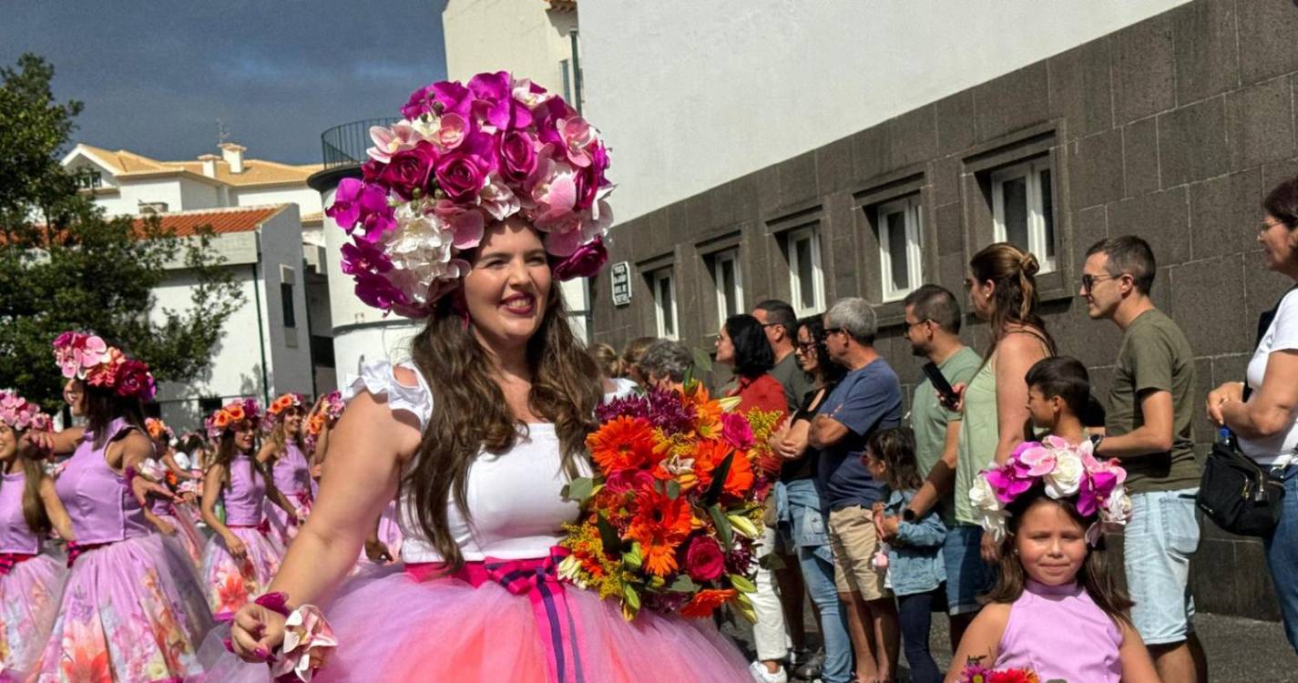 Carros clássicos e cortejo encerram Santa Cruz em Flor em beleza (com fotos)