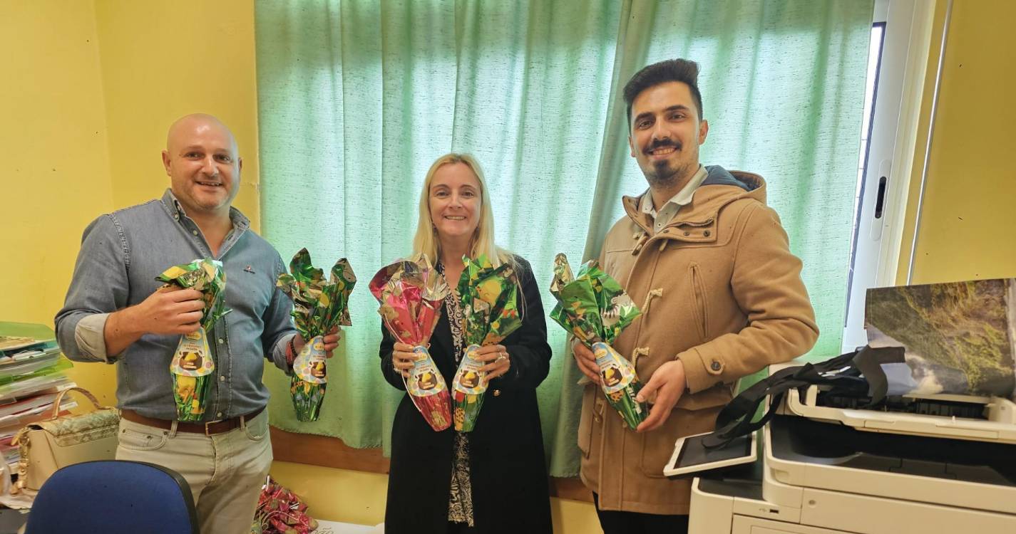 Junta da Ribeira Brava ofereceu ovos e amêndoas às escolas da freguesia