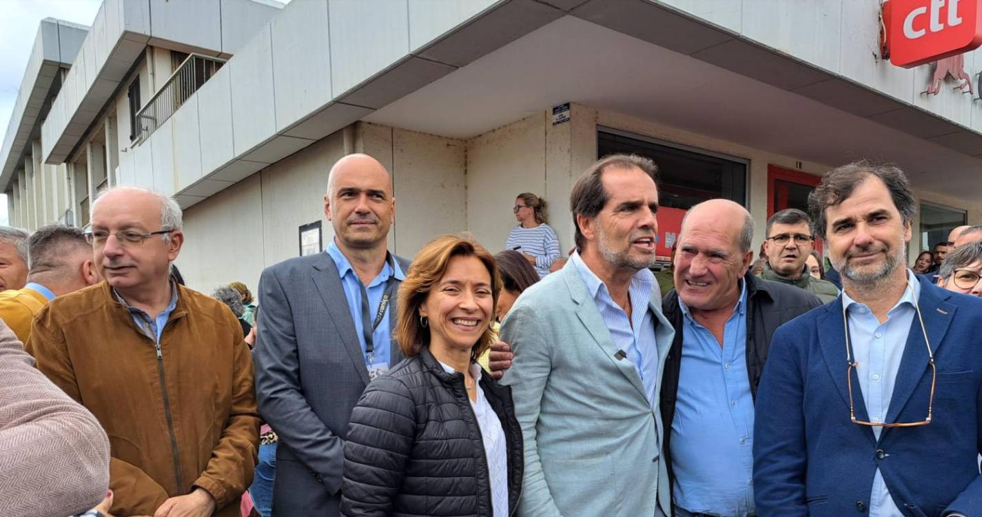 Caniço a abarrotar para ver passar o Cortejo da Cebola