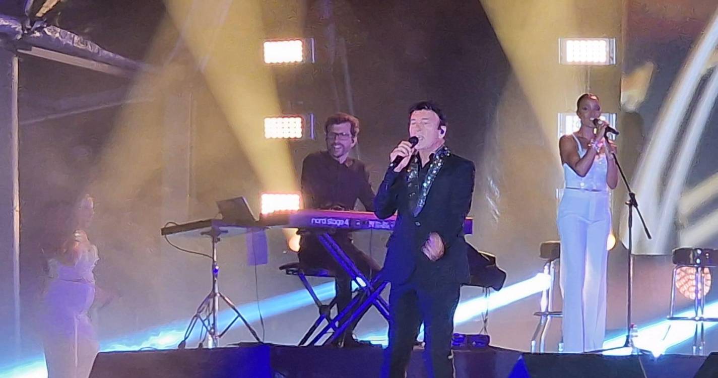 Tony Carreira derrete corações no Porto Moniz