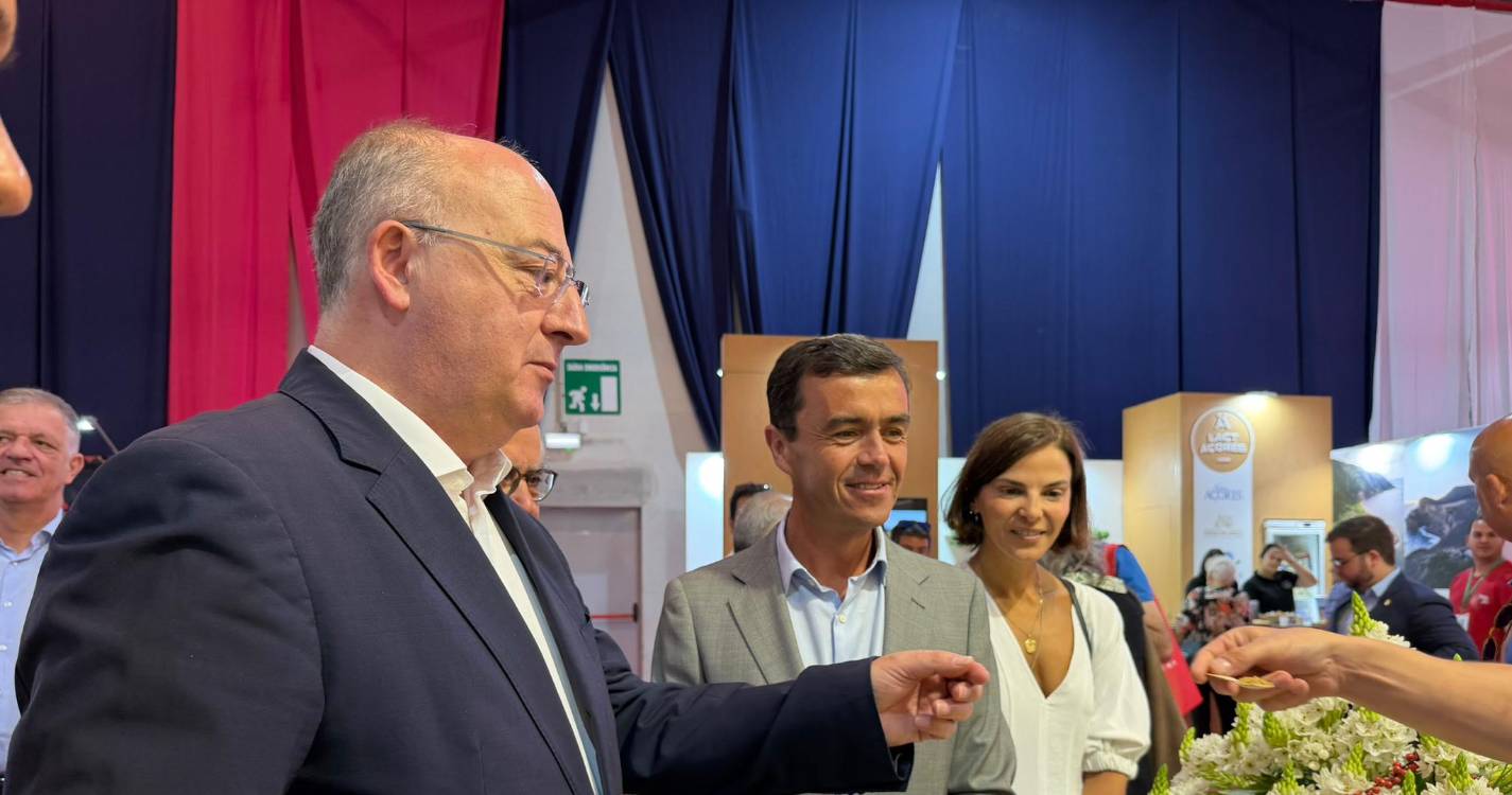 Ministro da Agricultura visita espaço da Madeira na Feira Nacional de Agricultura