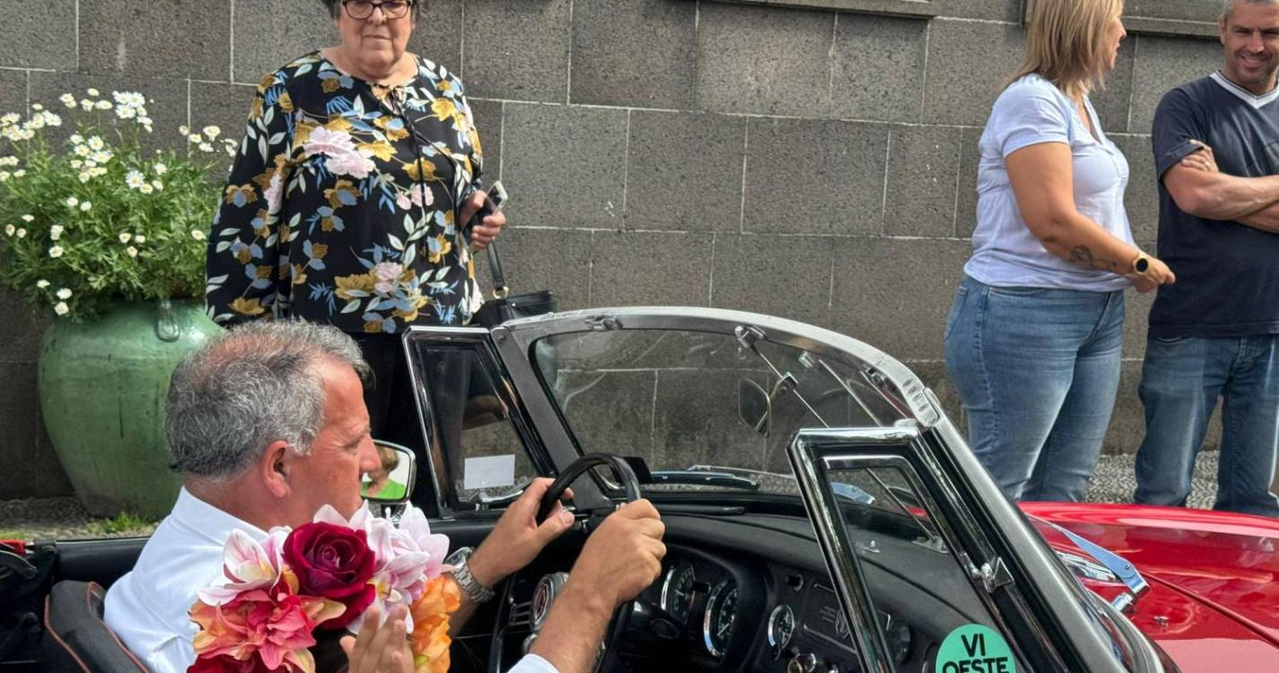 Carros clássicos e cortejo encerram Santa Cruz em Flor em beleza (com fotos)