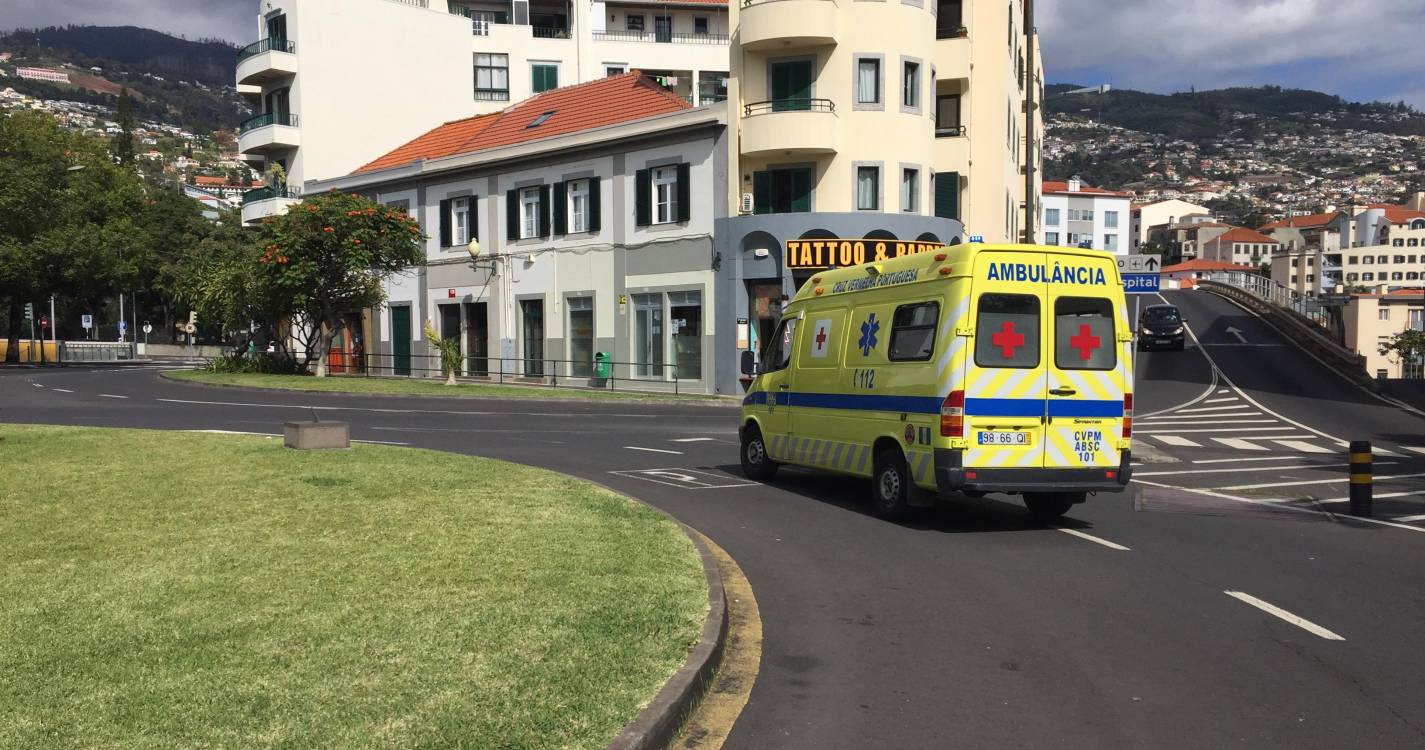 Mulher hospitalizada após queda na Promenade da Praia Formosa