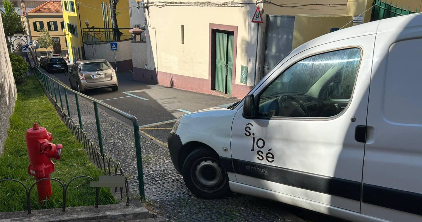 Viatura destravada embate em mulher no Funchal (com fotos)