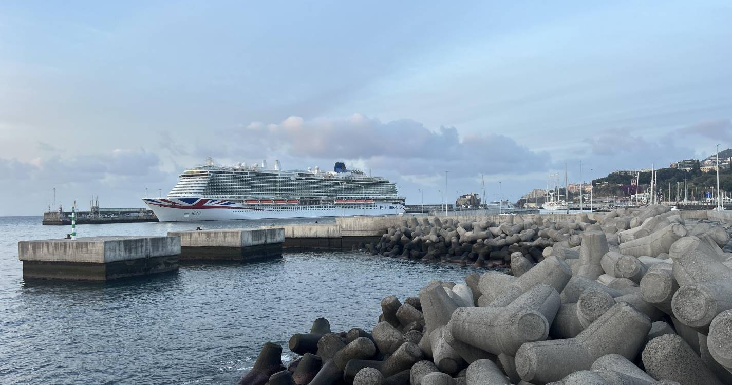 Porto do Funchal com movimento de sete mil pessoas
