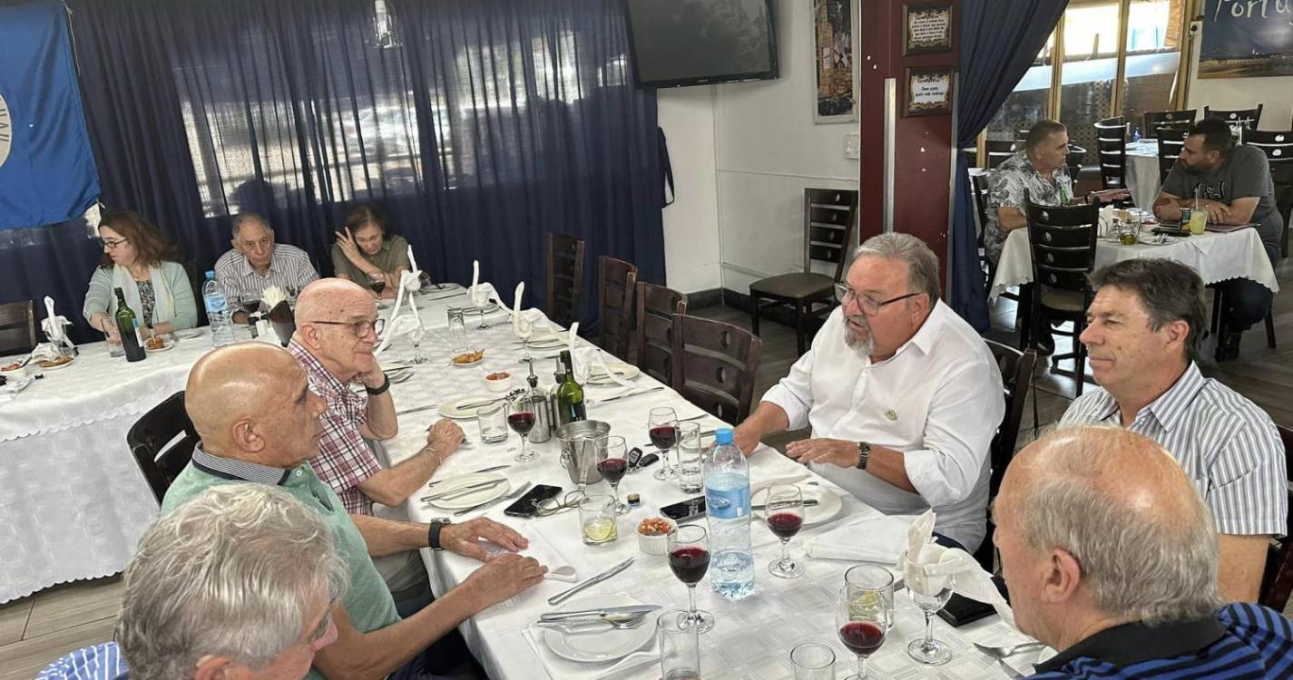 Academia do Bacalhau de Joanesburgo entregou donativo ao Lar Santa Isabel