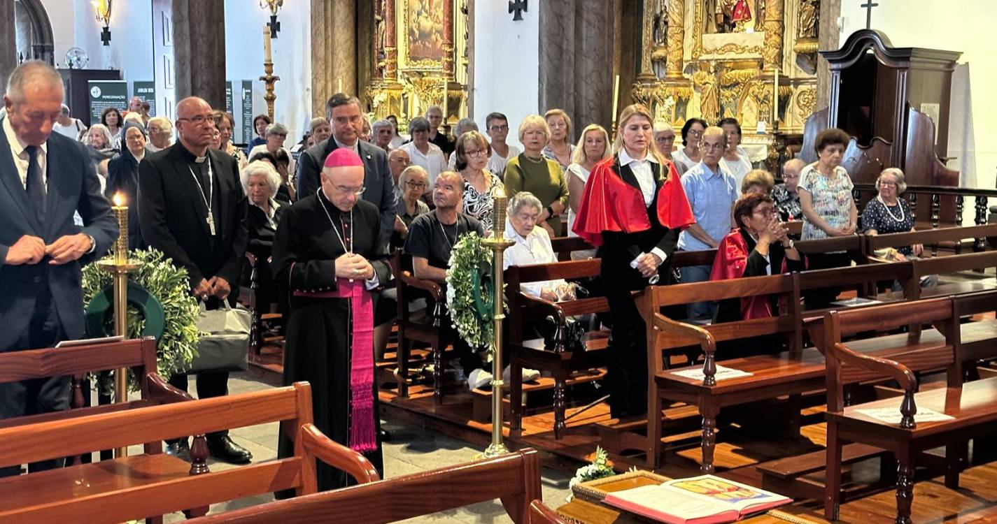 Bispo do Funchal já chegou à Sé para a missa de D. Teodoro