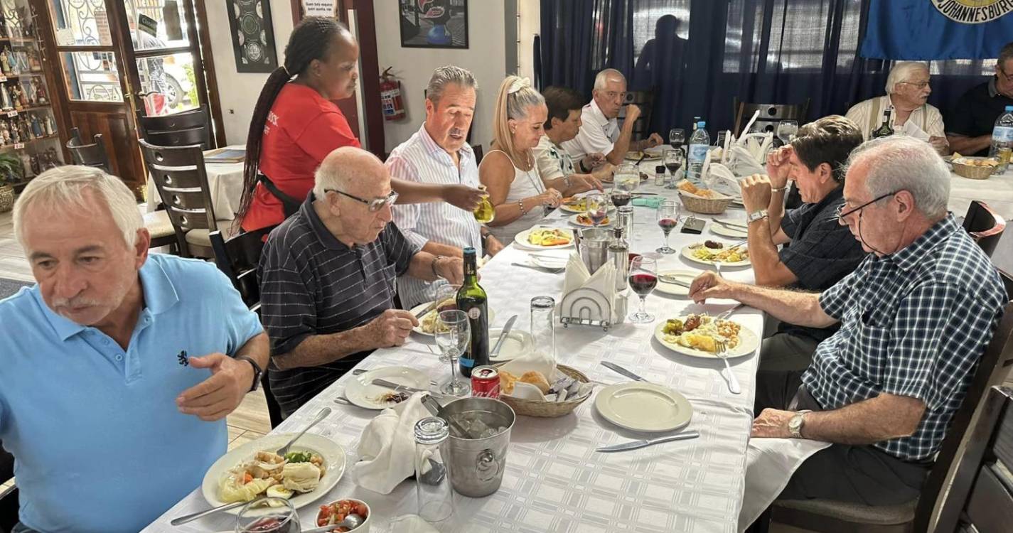 Academia do Bacalhau de Joanesburgo entregou donativo ao Lar Santa Isabel