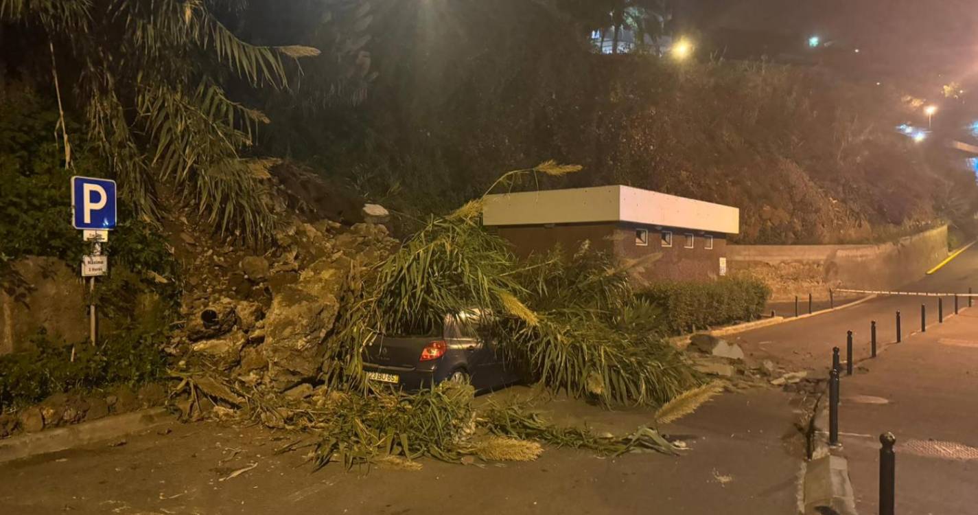Derrocada no Funchal deixa viatura soterrada