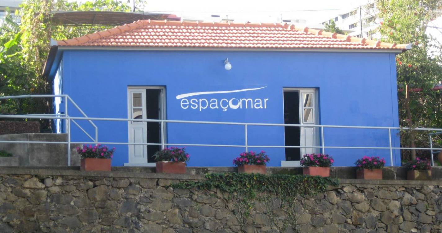 Exposição ‘espelho, pente e batom’ patente na ‘espaçomar’