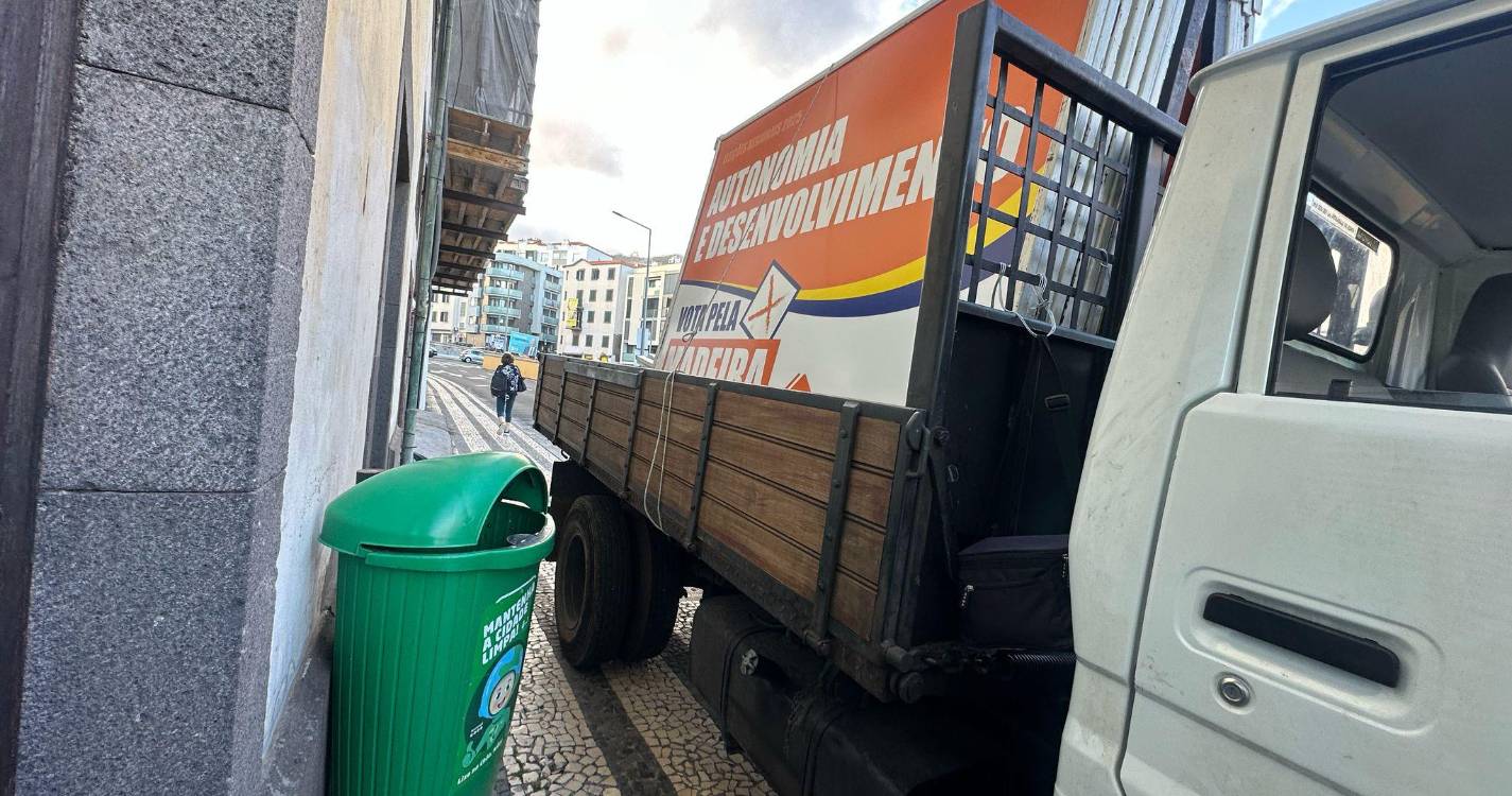 Eleições: Cartazes políticos já estão a ser retirados