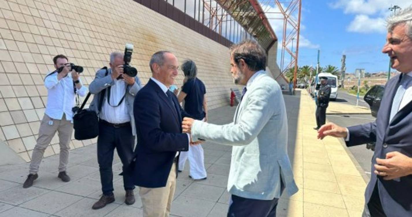Ministro Galamba já está no Porto Santo com Miguel Albuquerque (com fotos)