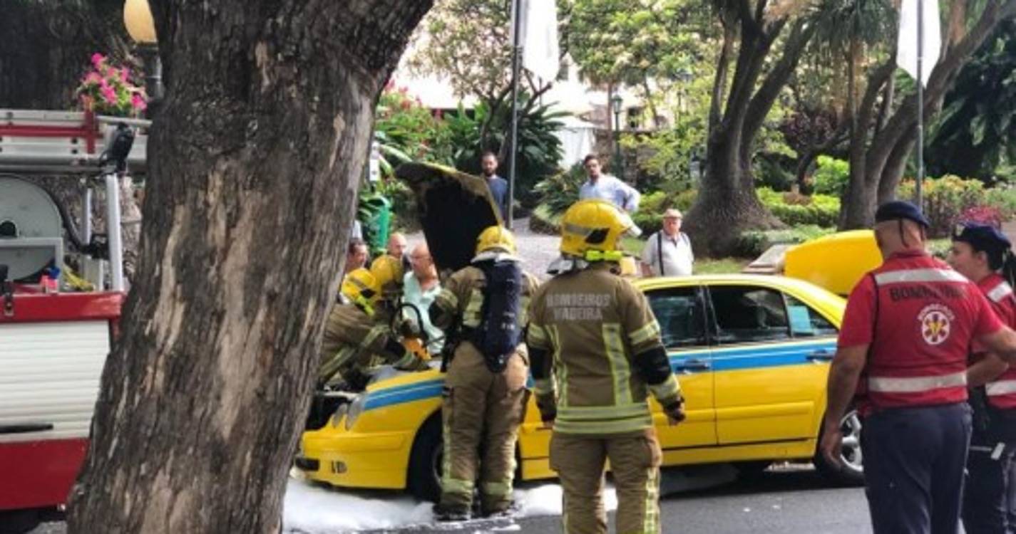 Suspeita de incêndio em viatura mobiliza BVM para a Avenida Arriaga (com fotos)