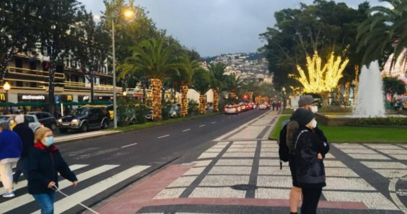 Iluminação de Natal já dá cor ao Funchal (com fotos e vídeo)