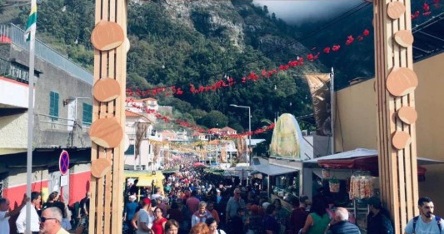 Festa da castanha leva milhares ao Curral das Freiras (com fotos)