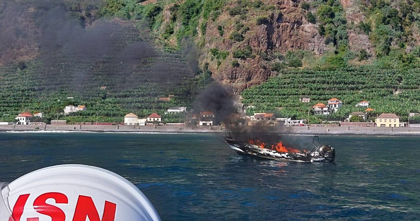 Família neerlandesa seguia a bordo da embarcação que se incendiou na Madalena do Mar