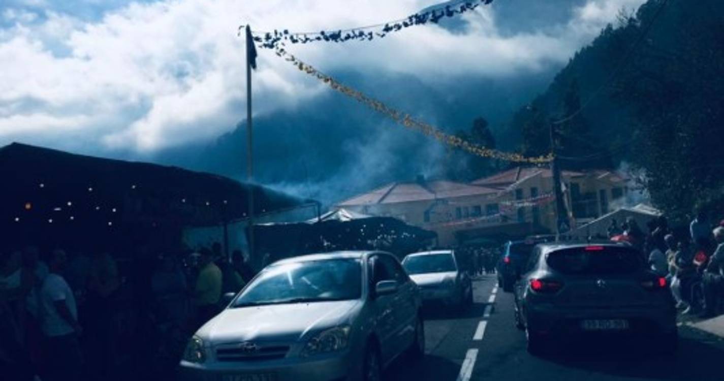 Festa da castanha leva milhares ao Curral das Freiras (com fotos)