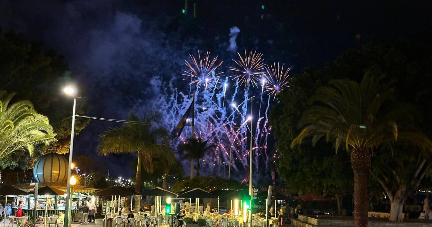 Veja o último piromusical desta edição do Festival do Atlântico (com fotos)