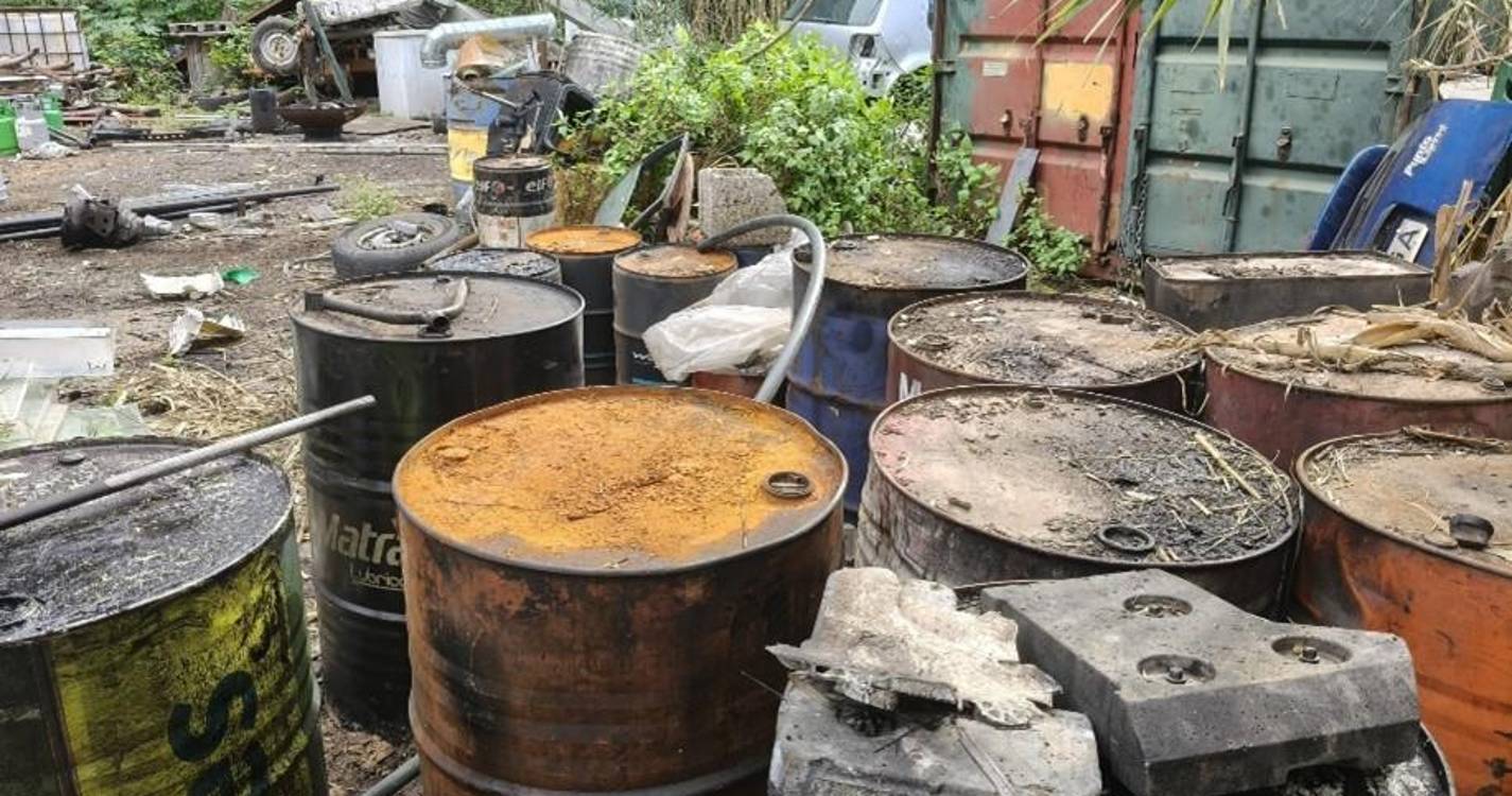 Inspeção Ambiente identifica armazenamento irregular de óleos lubrificantes usados