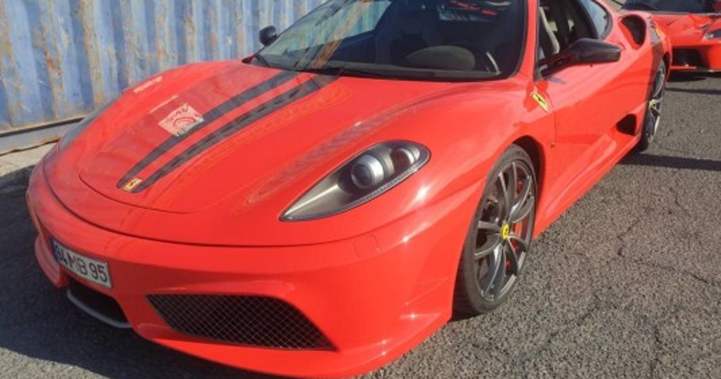 Já estão na Madeira 15 dos Ferrari que vão circular na Região [com fotos]