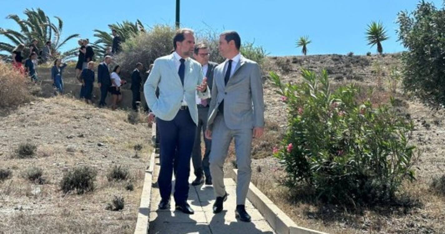 Ministro Galamba já está no Porto Santo com Miguel Albuquerque (com fotos)