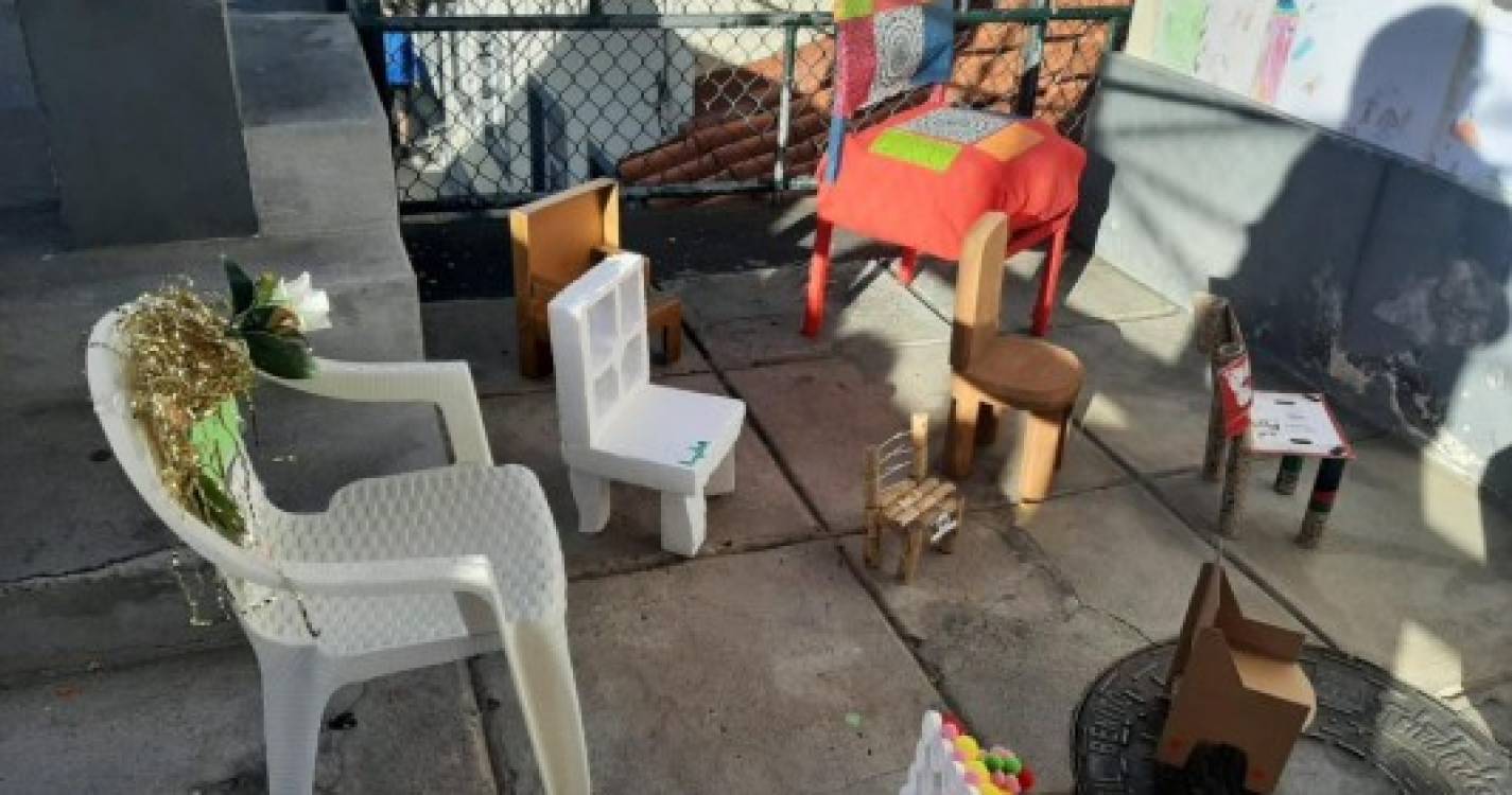 Crianças da Escola da Pena ‘pintaram’ a guerra e ‘arranjaram’ cadeiras para refugiados (com fotos)