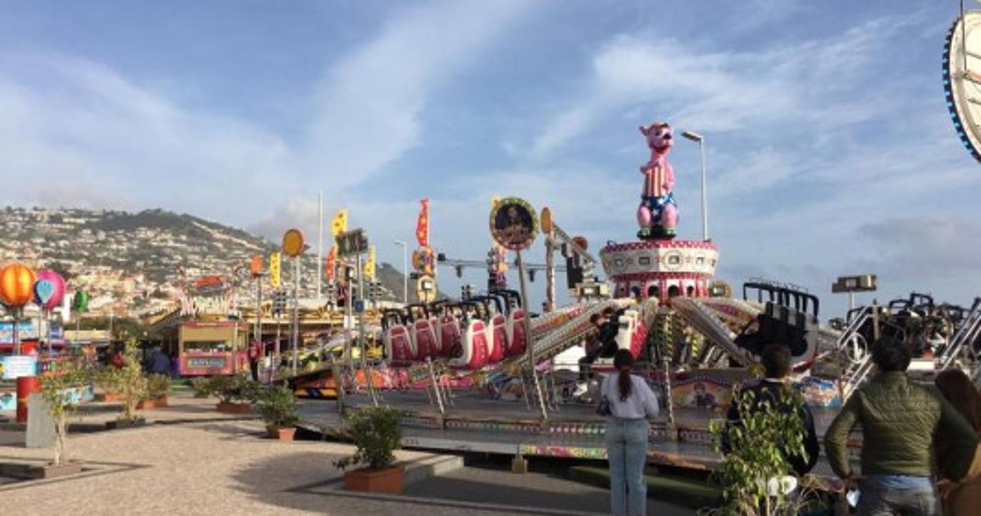 Pouco movimento no último dia de diversão no Mega Luna Park, no Funchal (com fotos)