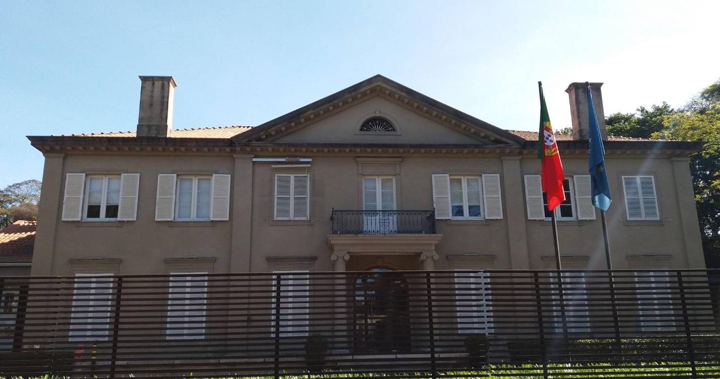 Greve de funcionários consulares de Portugal no Brasil mantém-se após reunião com Governo