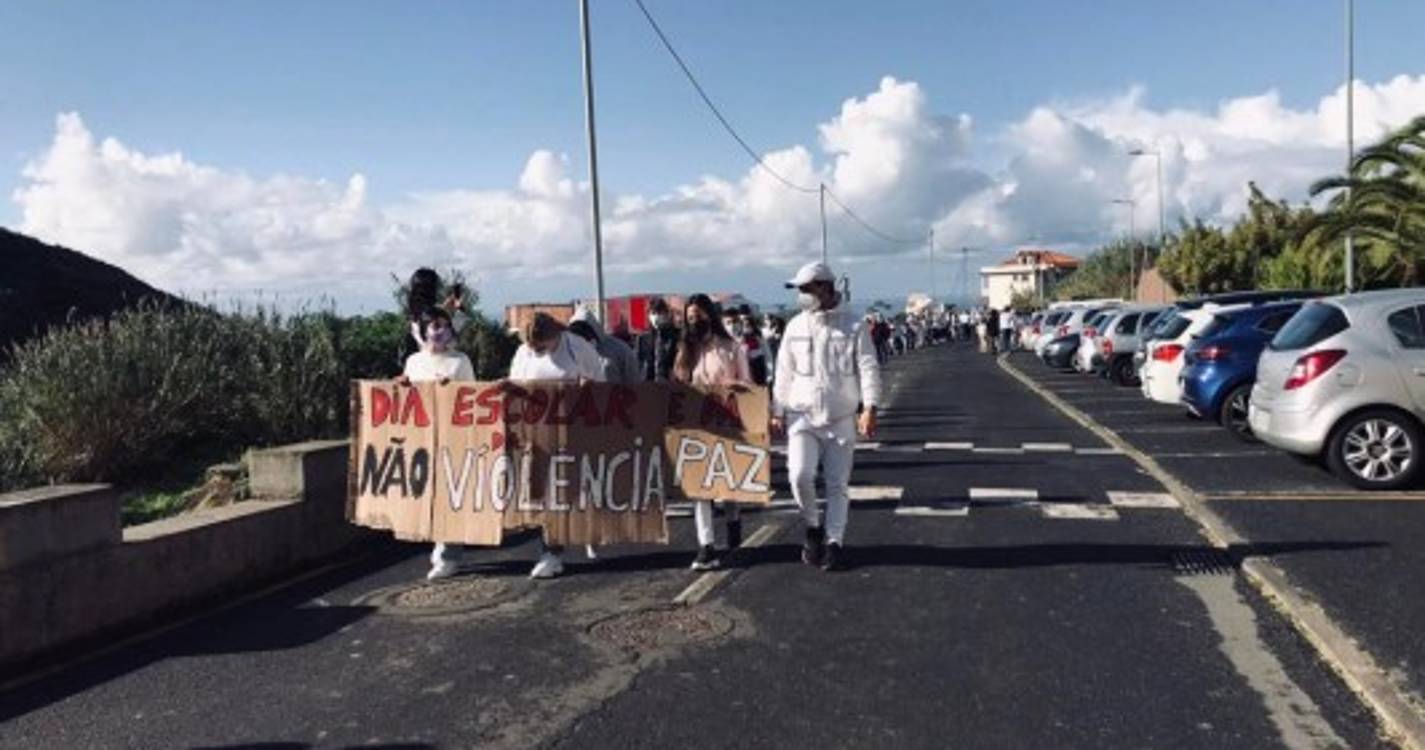 Escola do Campanário promoveu marcha pela paz (com fotos)