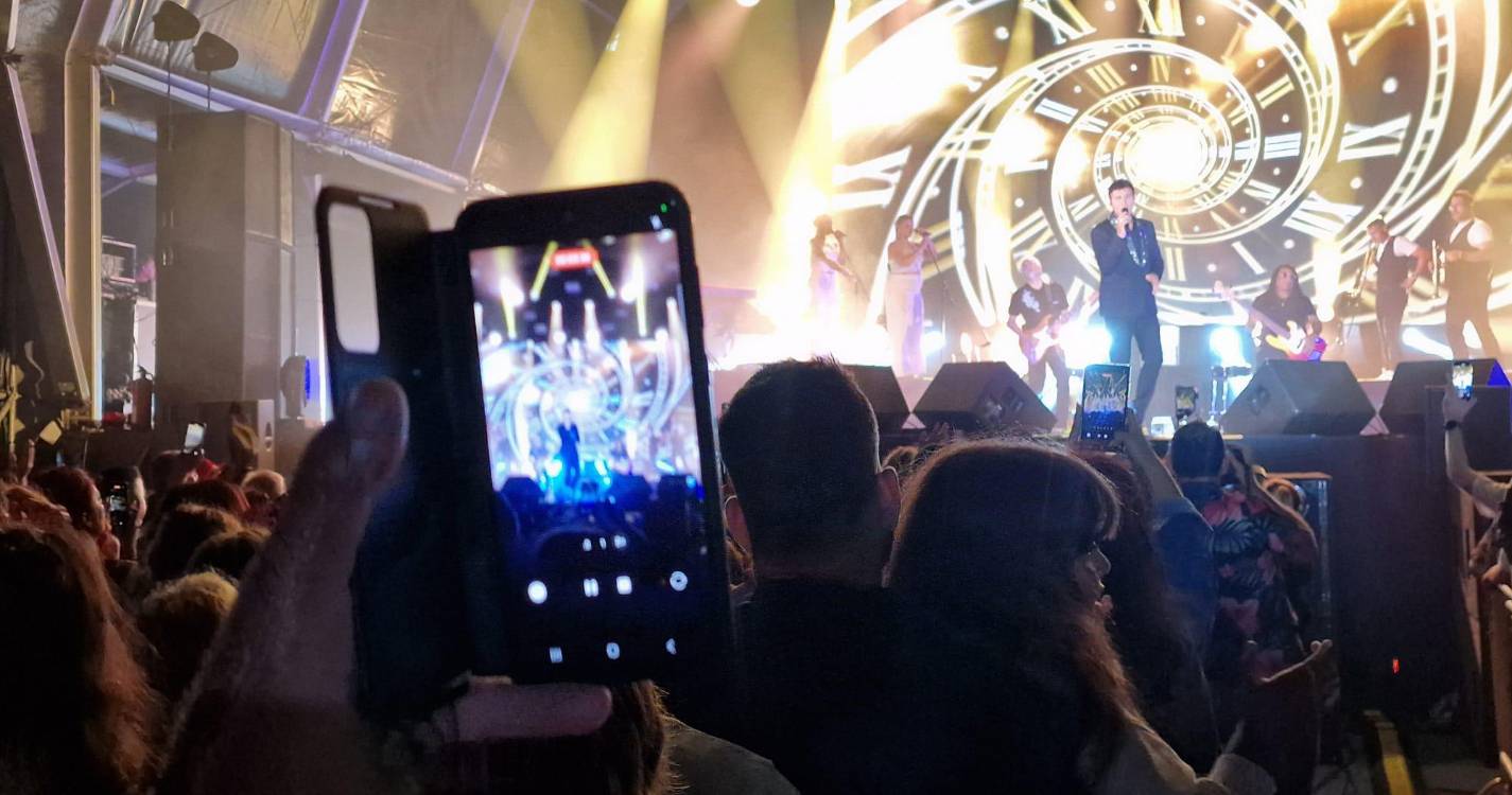 Tony Carreira derrete corações no Porto Moniz