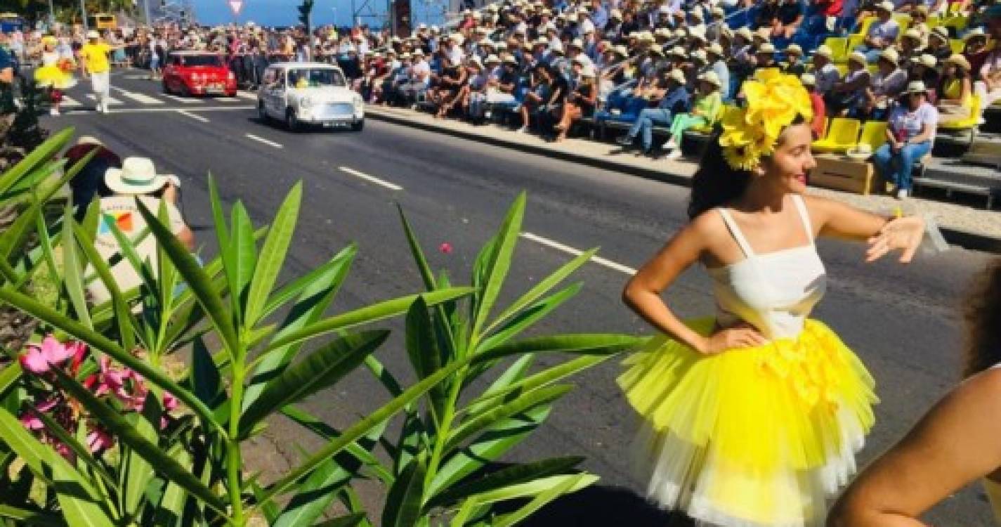 Flores e automóveis clássicos dão cor à baixa funchalense no ‘Madeira Flower Classic Auto Parade’