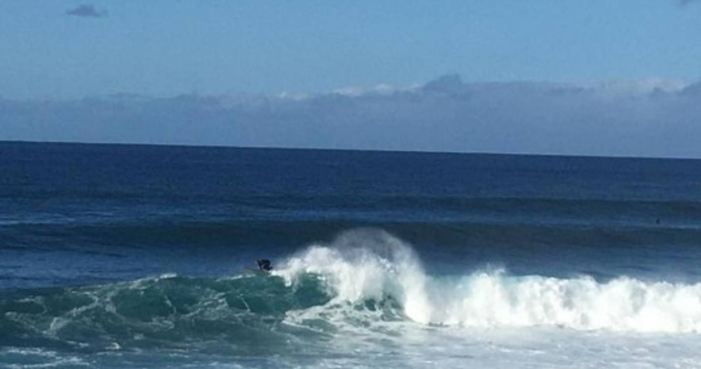 Jardim do Mar atrai surfistas (com vídeo e fotos)