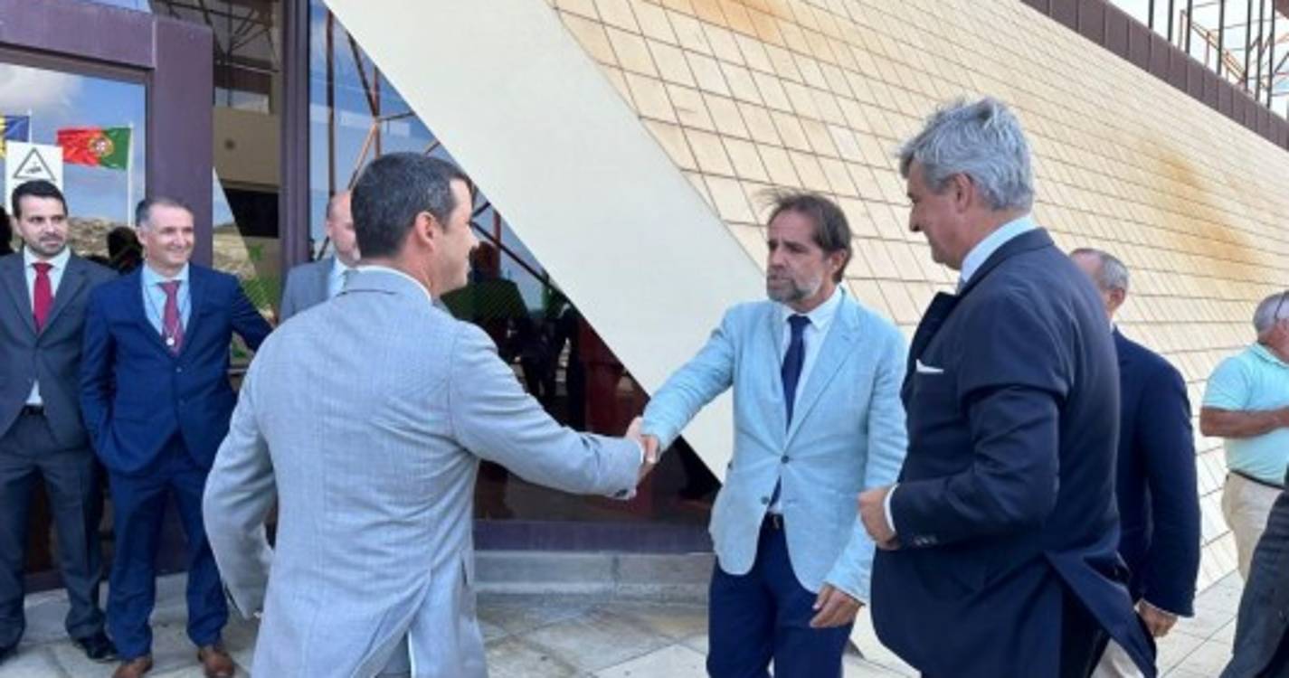 Ministro Galamba já está no Porto Santo com Miguel Albuquerque (com fotos)