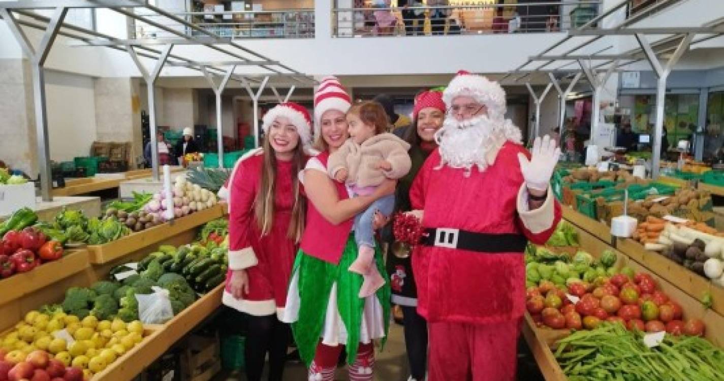 Pai Natal chegou esta manhã ao Mercado do Estreito de Câmara de Lobos (com fotos)