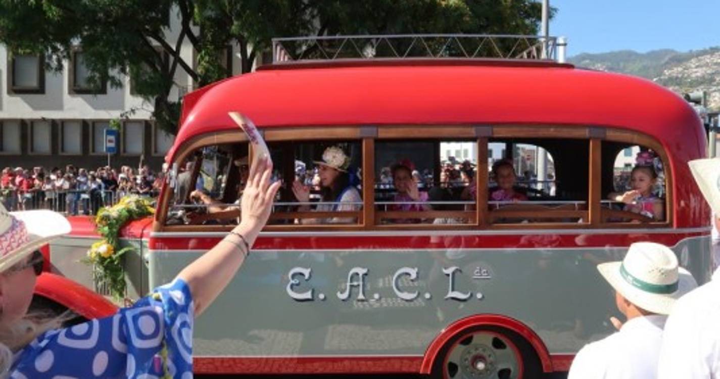 Imagens mostram animação e clássicos que lotaram a Avenida do Mar