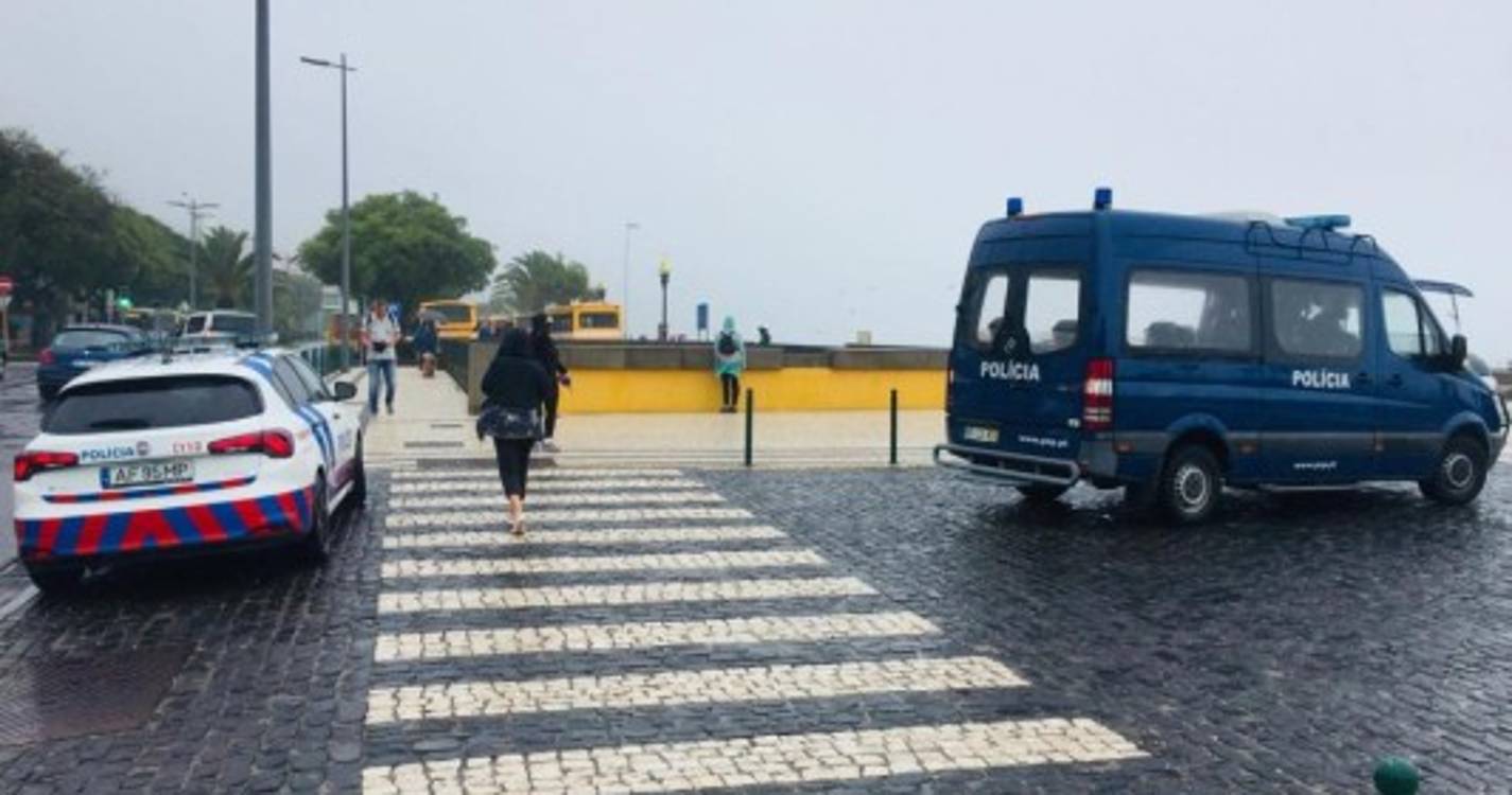 Foz das ribeiras junto à Praça da Autonomia encerrada