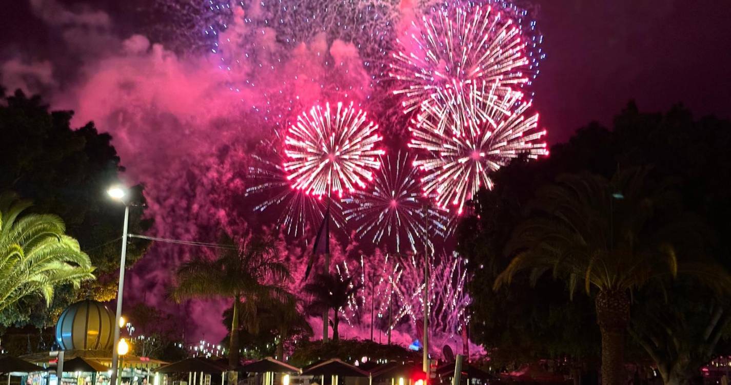 Veja o último piromusical desta edição do Festival do Atlântico (com fotos)