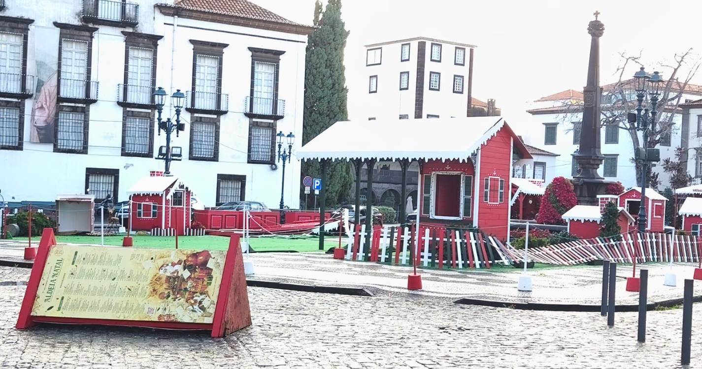 Vento causa estragos na Aldeia do Natal do Funchal (com fotos)