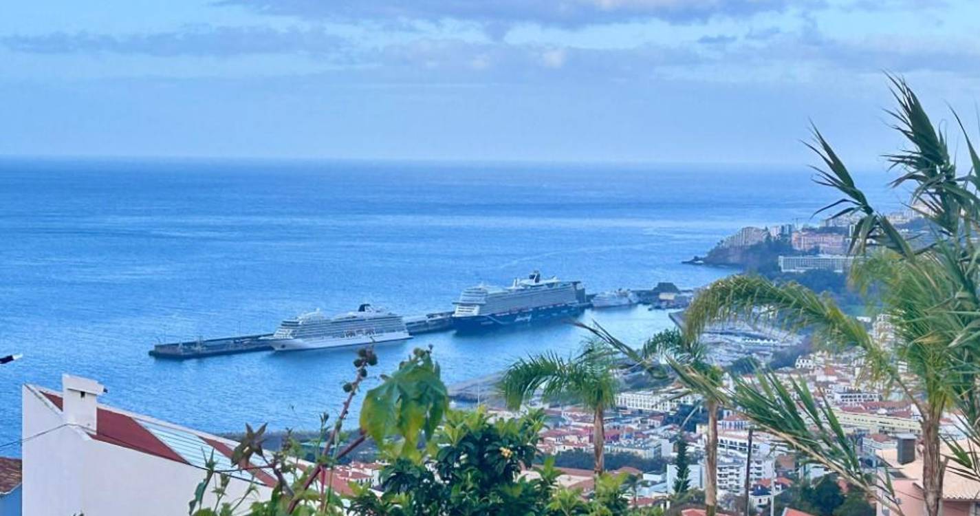 Viking Mars e Wind Star fazem escala na Pontinha